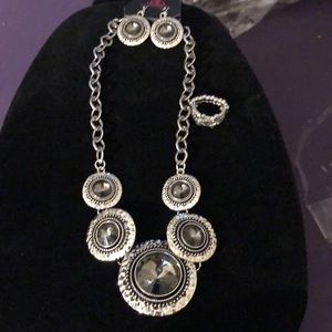 🌞Paparazzi Hammered-Look Jeweled Necklace and Earrings Set With Bonus Ring
